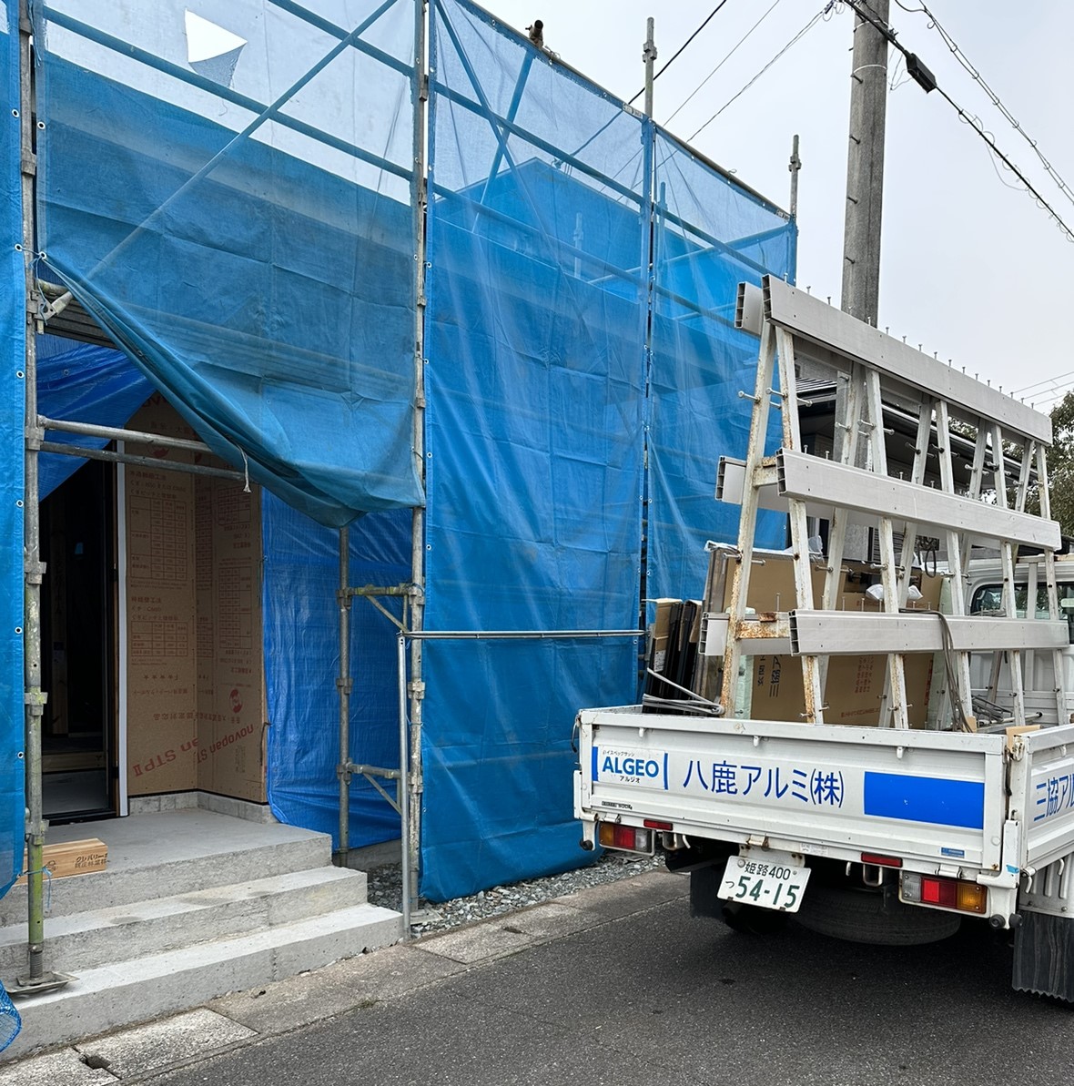 玄関と窓の搬入・取り付け🛠️🛠️ 八鹿アルミ 福知山店のブログ 写真1