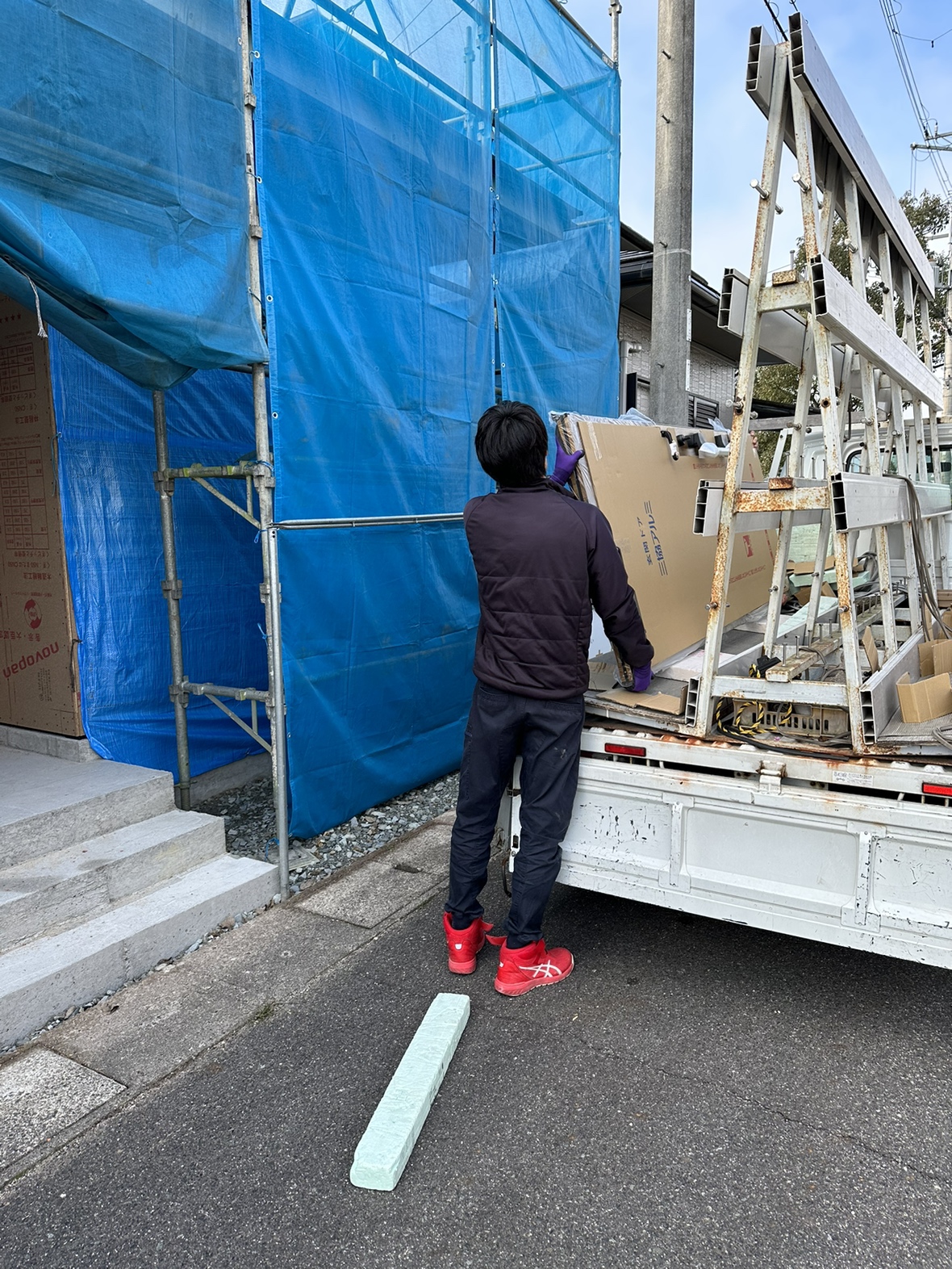 玄関と窓の搬入・取り付け🛠️🛠️ 八鹿アルミ 福知山店のブログ 写真6