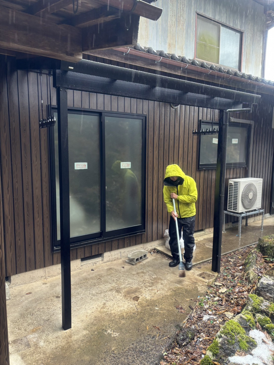 八鹿アルミ 福知山店のサンテラスよりも手軽に。【豊岡市 テラス施工】の施工後の写真1