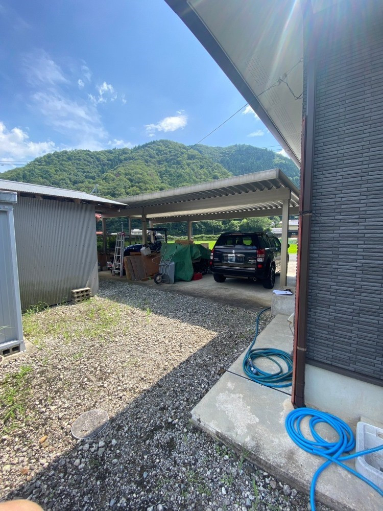 八鹿アルミ 福知山店の【兵庫県朝来市】カーポート設置工事の施工前の写真1