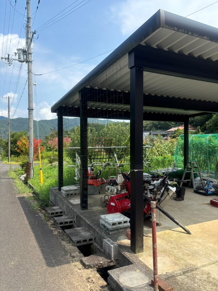 八鹿アルミ 福知山店の✨【兵庫県豊岡市】カーポートに波版を取り付け✨の施工前の写真1