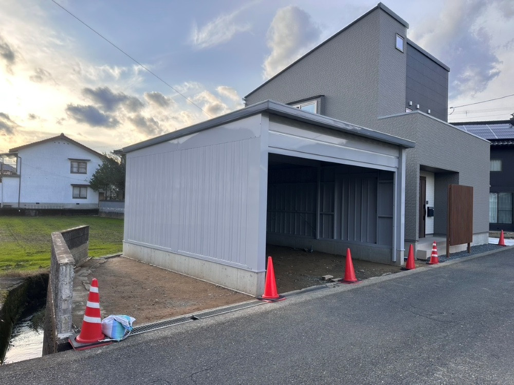 八鹿アルミ 福知山店の✨【兵庫県養父市】ガレージの設置✨※防犯対策にもの施工後の写真1