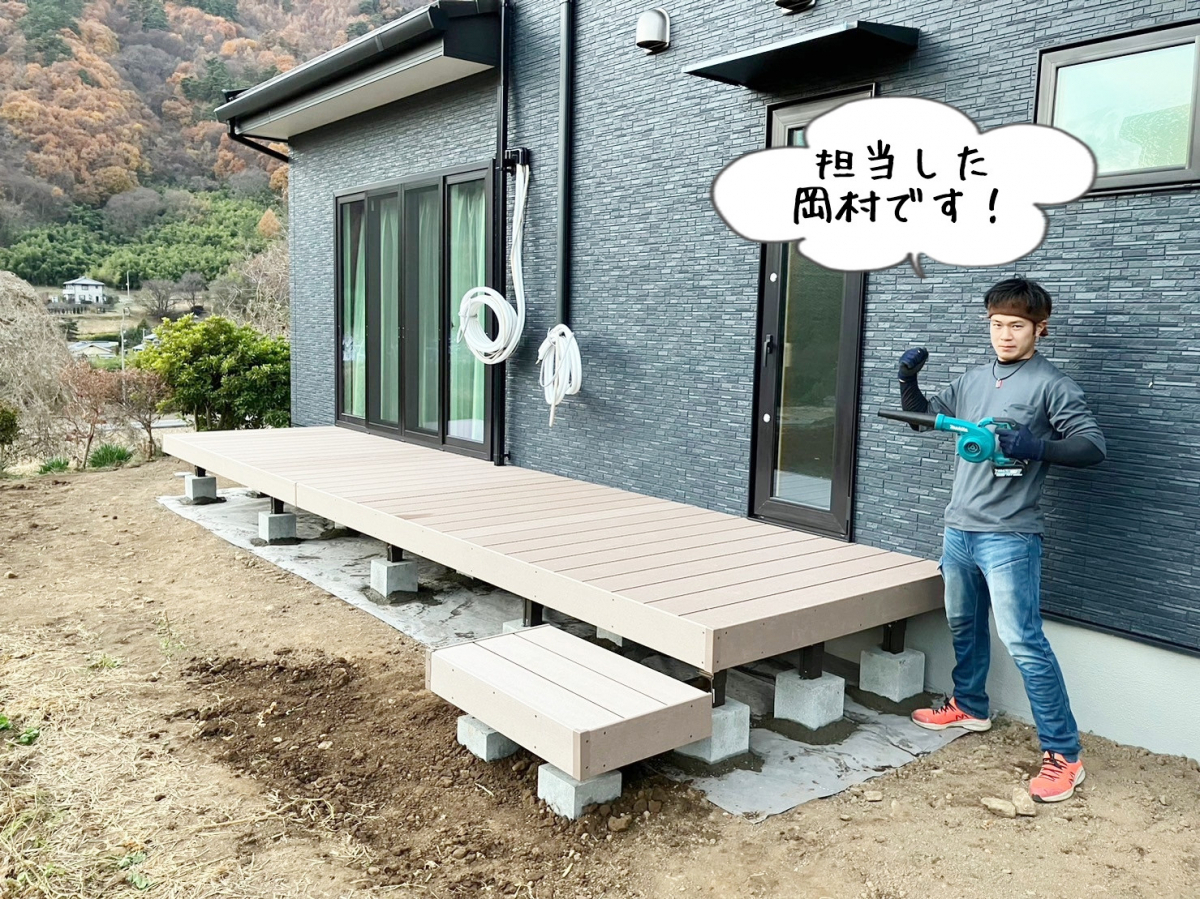 更埴トーヨー住器の掃き出し窓と勝手口が外から繋がるようにウッドデッキを取付たいとご相談(上田市)の施工後の写真2