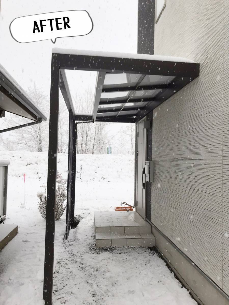 更埴トーヨー住器の既存庇ですと雨が吹き込むため玄関前の雨避けと、かっこよくしたいとご希望(長野市)の施工後の写真2