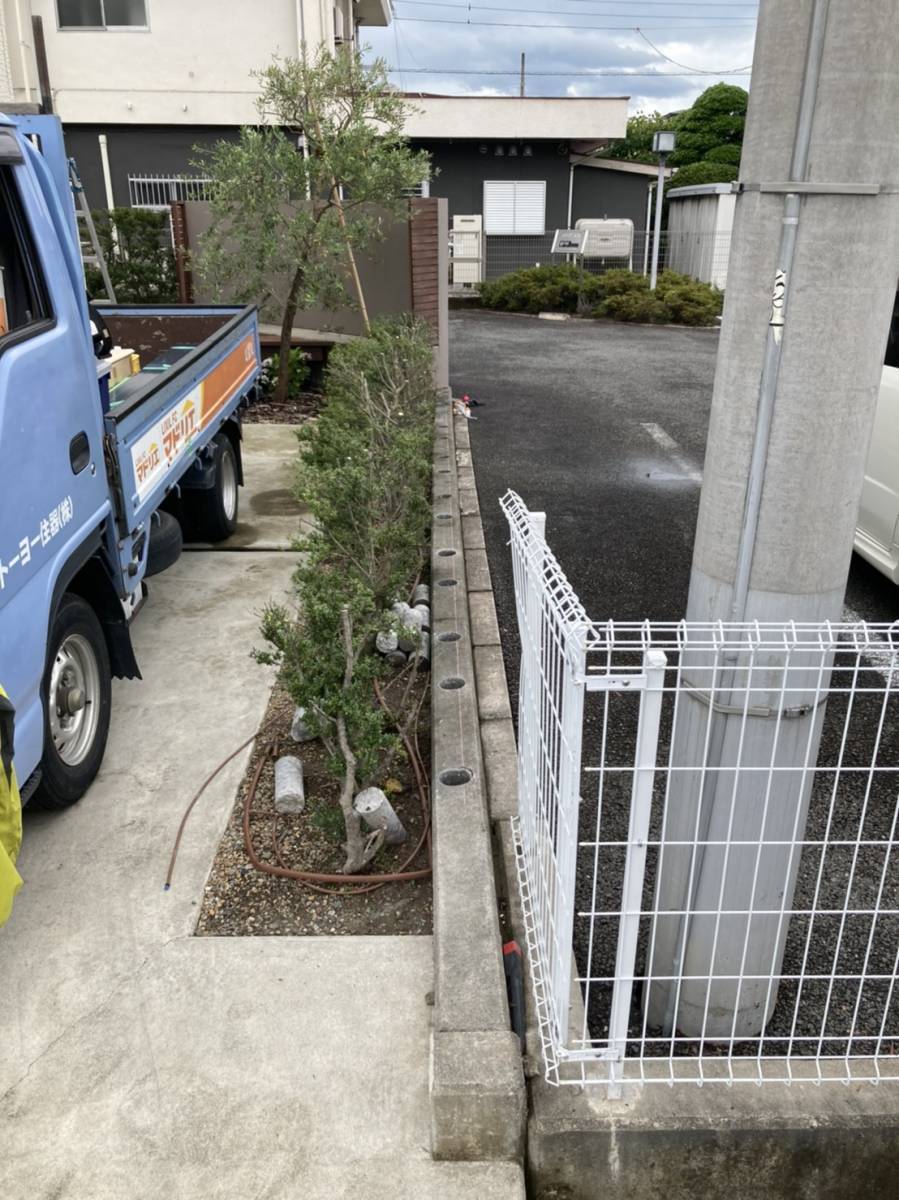 イソベトーヨー住器の山梨県甲府市　住まいの個性を引き出し、視線を気にせずオシャレに目隠し♪　コートラインⅡの施工例の施工前の写真1