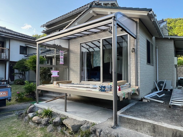 イソベトーヨー住器の山梨県南巨摩郡身延町　サンルーム取付の施工例の施工前の写真2