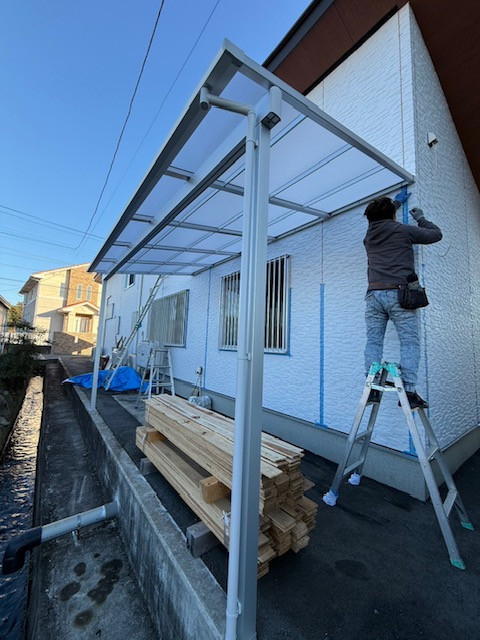 イソベトーヨー住器の山梨県笛吹市石和町　テラス取付の施工例　雨除け、日よけとしておすすめですの施工後の写真2