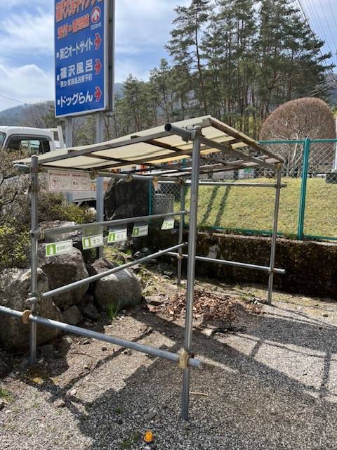 イソベトーヨー住器の山梨県北杜市　サイクルポート（駐輪場）の施工例　いろいろな用途に使用できます！の施工前の写真1