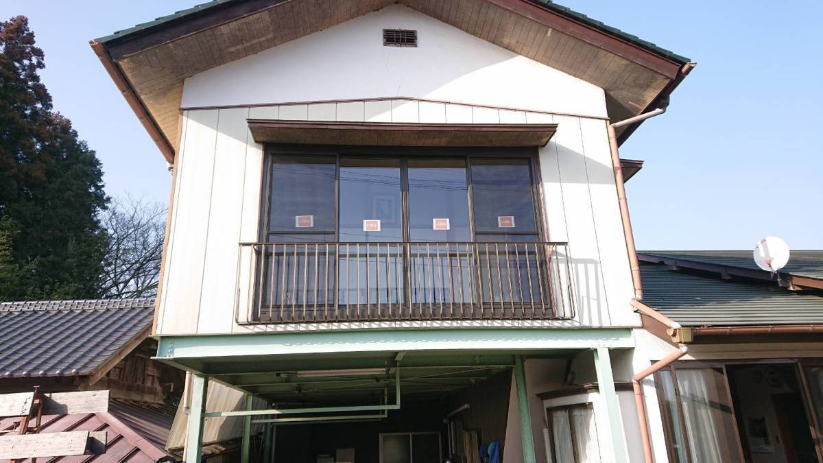 茨城県北トーヨー住器の古い窓の上から新しい窓を取り付けるだけの簡単施工。リプラス汎用枠施工例ですの施工後の写真1