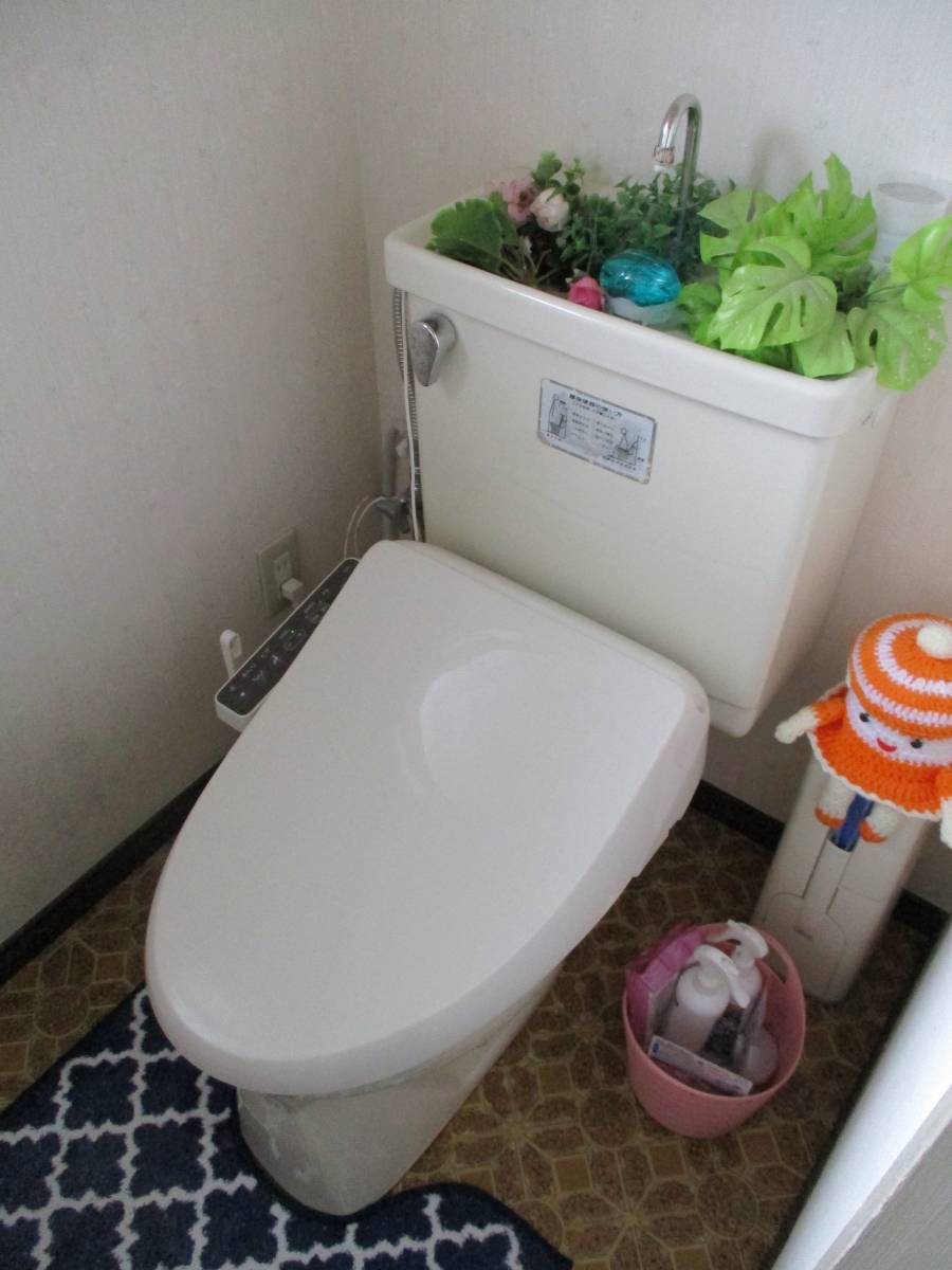 マド専門店 KATOのトイレを新しいものに交換して快適に✨の施工前の写真1