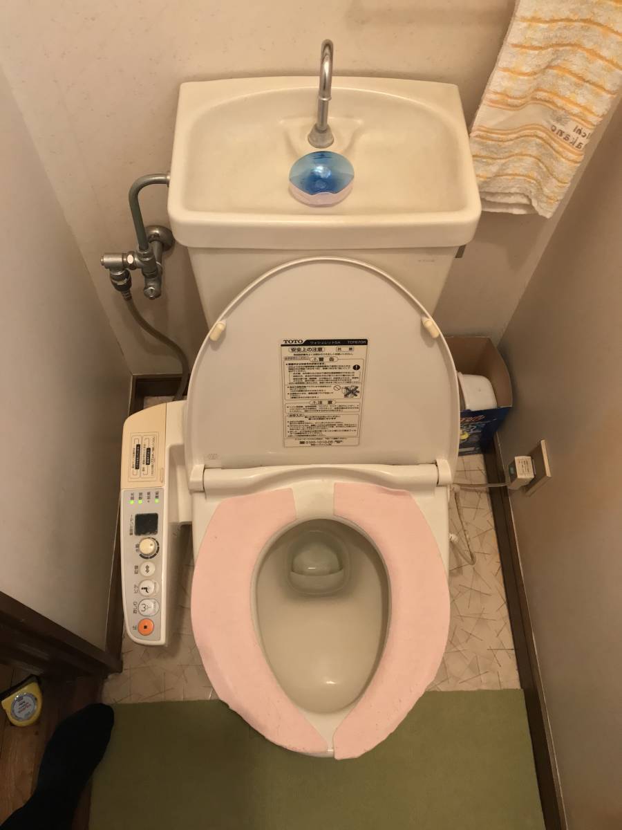 海老名トーヨー住器の海老名市　トイレリフォームＬIXIL製「アメージュＺフチレスタイプ」の施工前の写真1