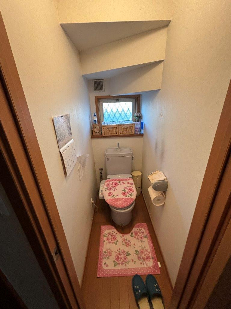 海老名トーヨー住器の海老名市リフォーム補助金を使って１階と2階のトイレリフォームしました。の施工前の写真1