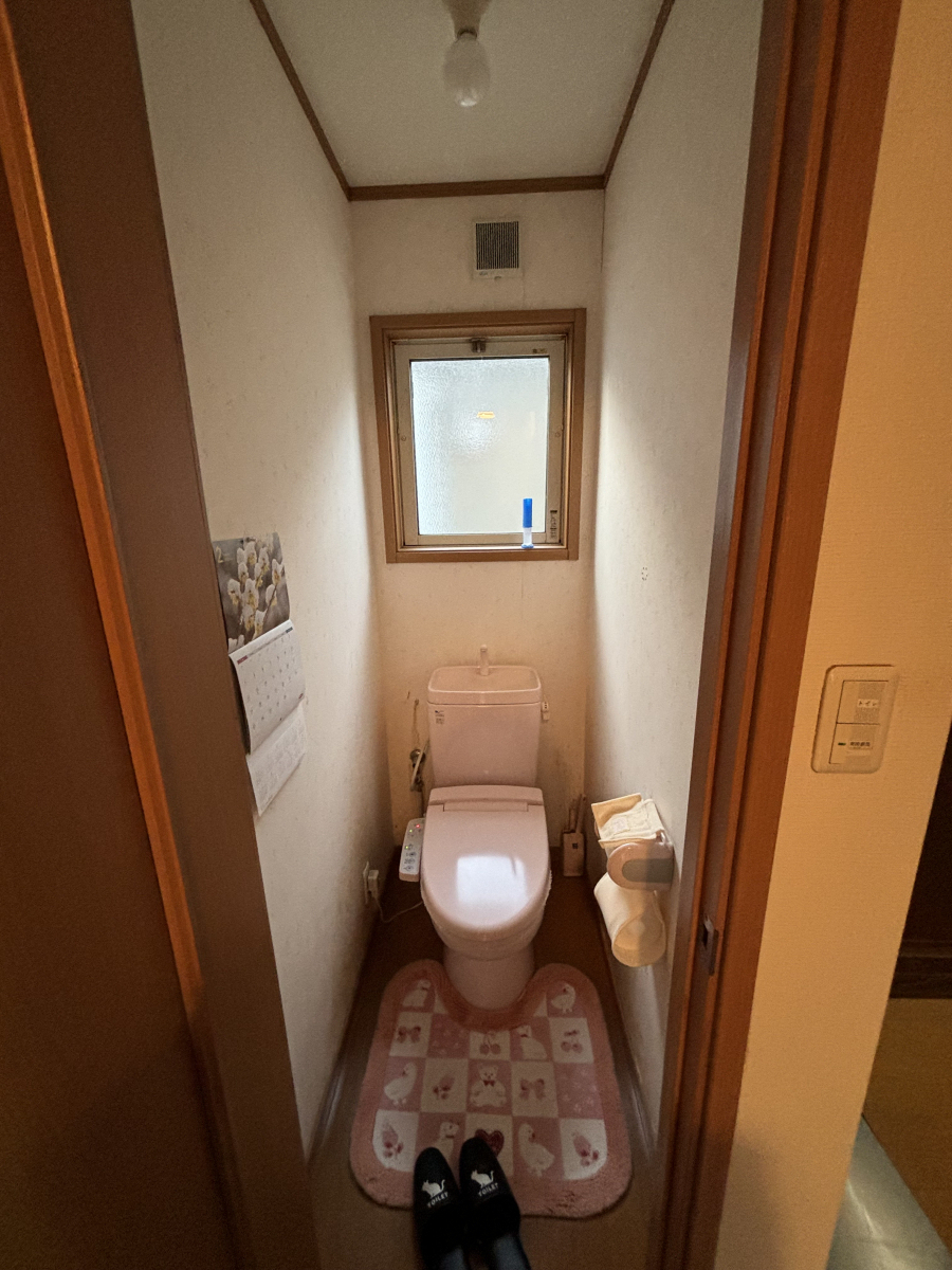 海老名トーヨー住器の海老名市リフォーム補助金を使って１階と2階のトイレリフォームしました。の施工前の写真2