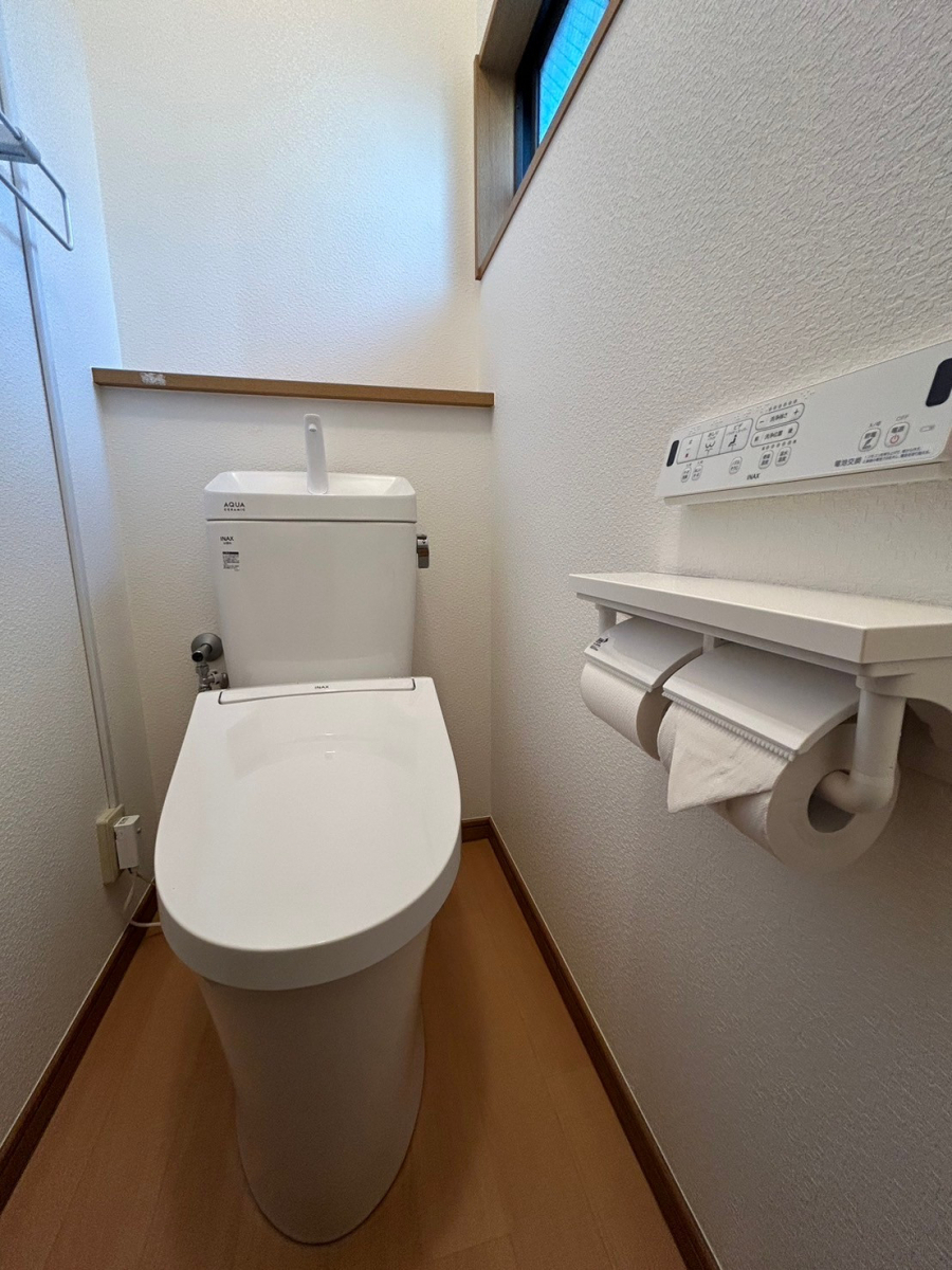 海老名トーヨー住器の海老名市　便器の不具合のタイミングでトイレ全面リフォーム　施工例の施工後の写真2