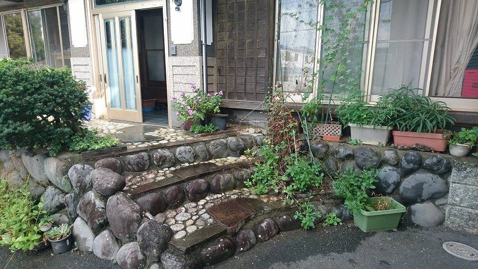 杉山トーヨー住器の外階段手摺の施工前の写真1