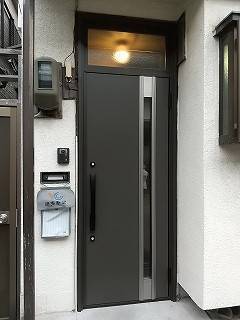 塚本住建のシンプルモダンな玄関になりました。の施工後の写真1