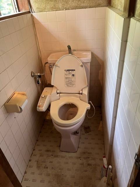 十倉トーヨー住器のトイレを交換しました。の施工前の写真1