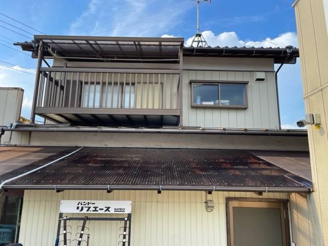 十倉トーヨー住器の波板の屋根を張り替えました。の施工後の写真1