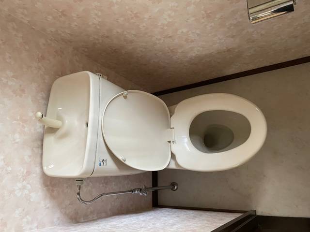 十倉トーヨー住器のグリーン住宅ポイントでトイレを交換しました。の施工前の写真1