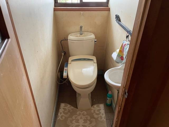 十倉トーヨー住器の節水型のトイレへリフォーム！の施工前の写真1