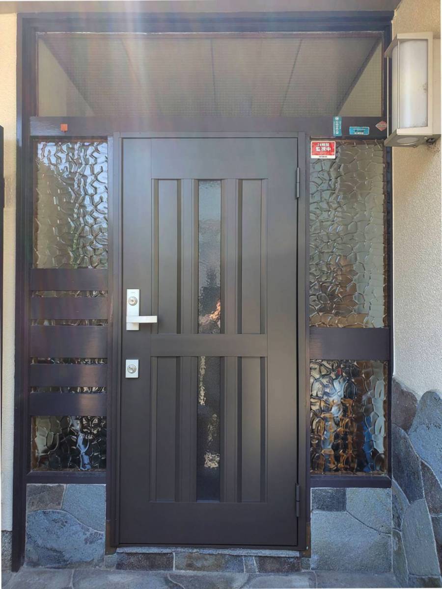 玄関ドア】ドア本体のみ交換しました｜メット 住まいのアップデート｜尼崎市｜窓・玄関ドア・エクステリアリフォームのプロショップ