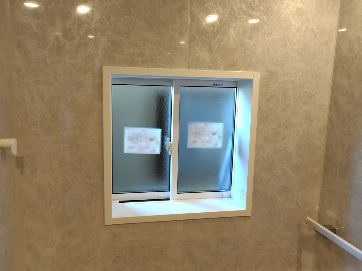 永光トーヨー住器の気仙沼市　浴室窓交換の施工後の写真1