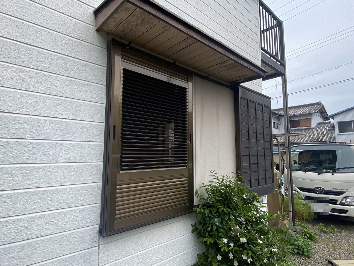 スルガリックス 静岡店の【雨戸の取替え】採風式の雨戸へ交換してほしいの施工後の写真1