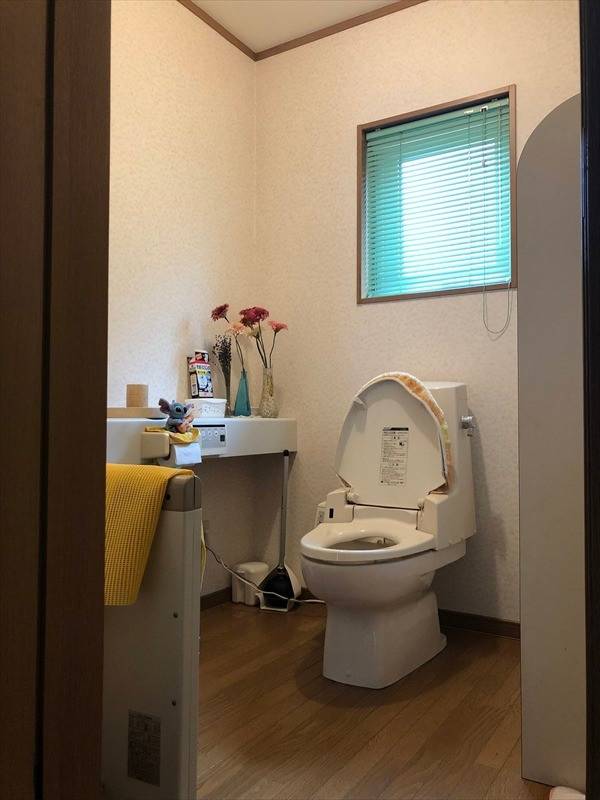 五城目トーヨー住器 能代店の座りやすいイス　いえ違います。　トイレです。の施工前の写真1