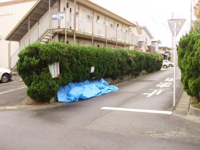 五城目トーヨー住器 能代店のフェンス取り付けの施工前の写真1