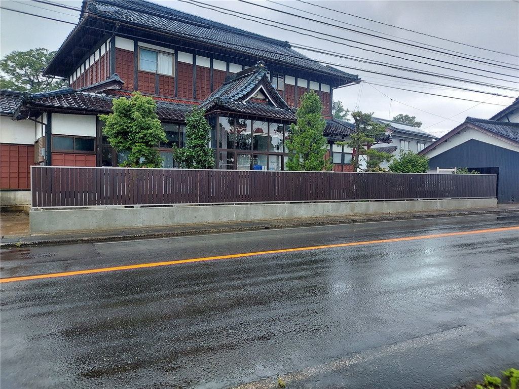 マド・プロショップ  S・T・Jの【福井県大野市】目隠しフェンス取付工事の施工後の写真3