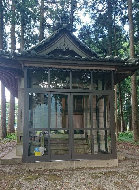 マド・プロショップ  S・T・Jの神社拝殿の風除室新設工事の施工後の写真2