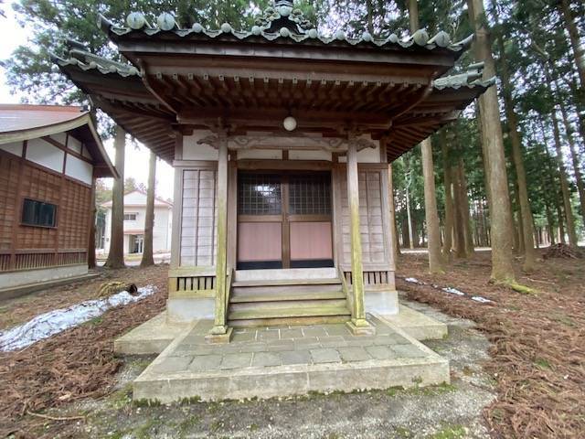 マド・プロショップ  S・T・Jの神社拝殿の風除室新設工事の施工前の写真1