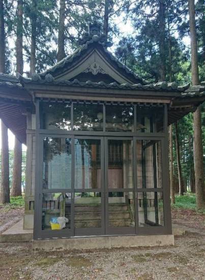 マド・プロショップ  S・T・Jの神社拝殿の風除室新設工事施工事例写真1