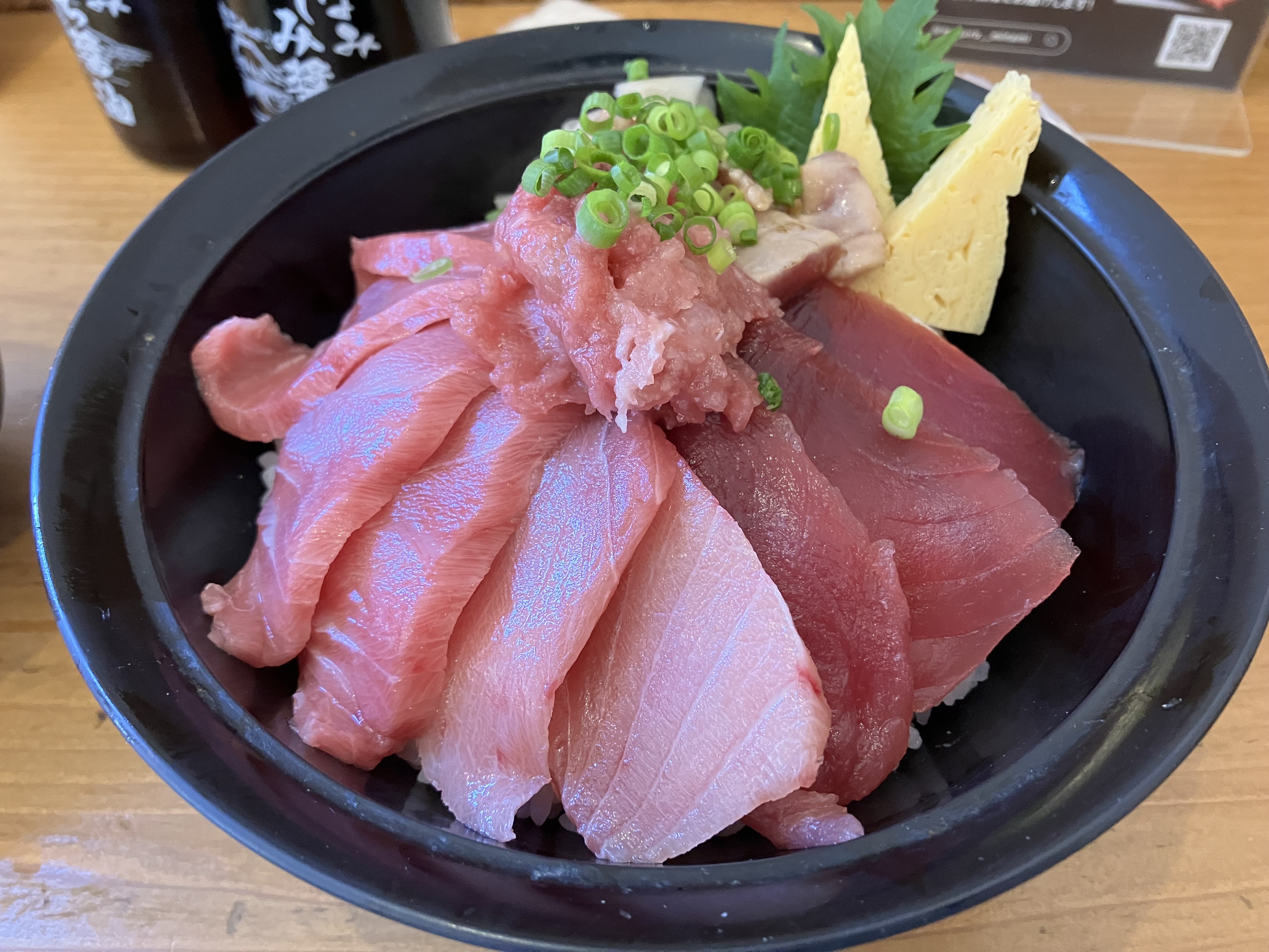 まぐろの漁獲量日本一を誇る静岡県の絶品マグロ丼！！ 石田ガラスサッシ販売のブログ 写真1