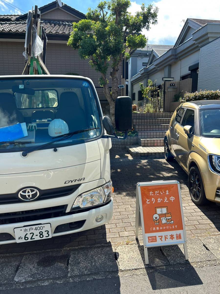 常陸トーヨー住器の１日で高機能ドアにデザイン一新✨玄関ドア交換工事の施工後の写真2