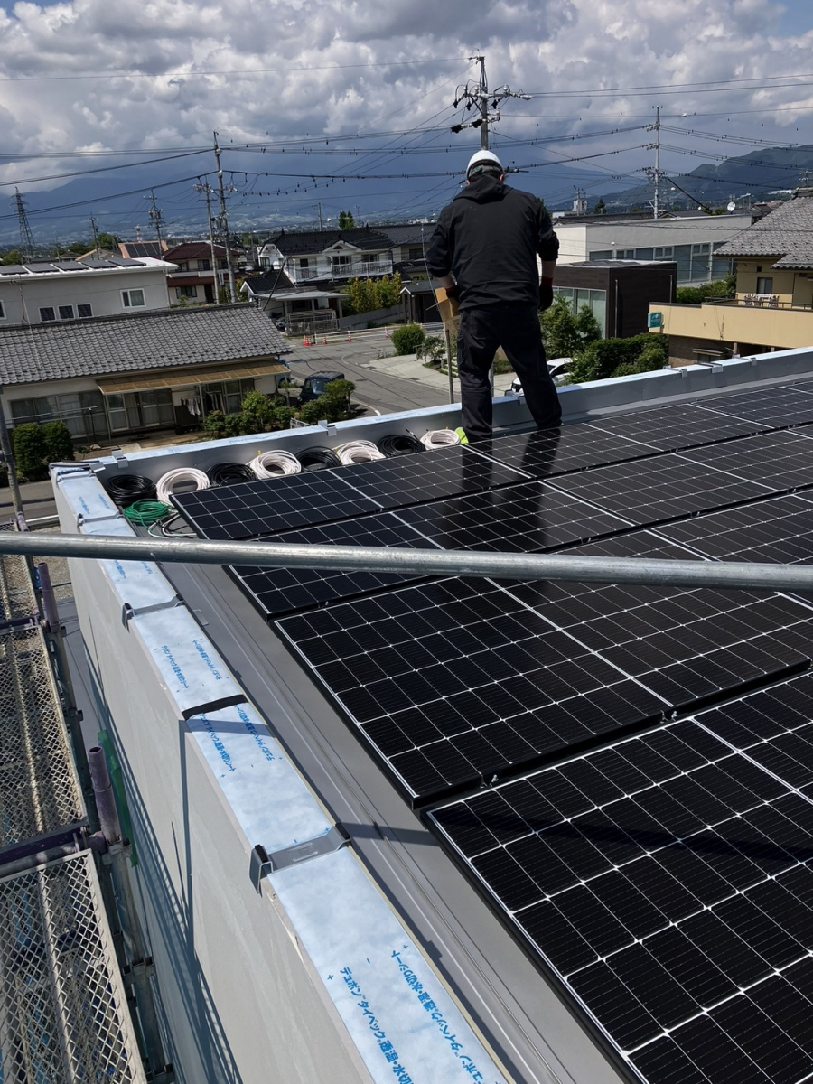 アルファトーヨー住器の屋根パラペットのコーピング笠木工事　の施工前の写真1