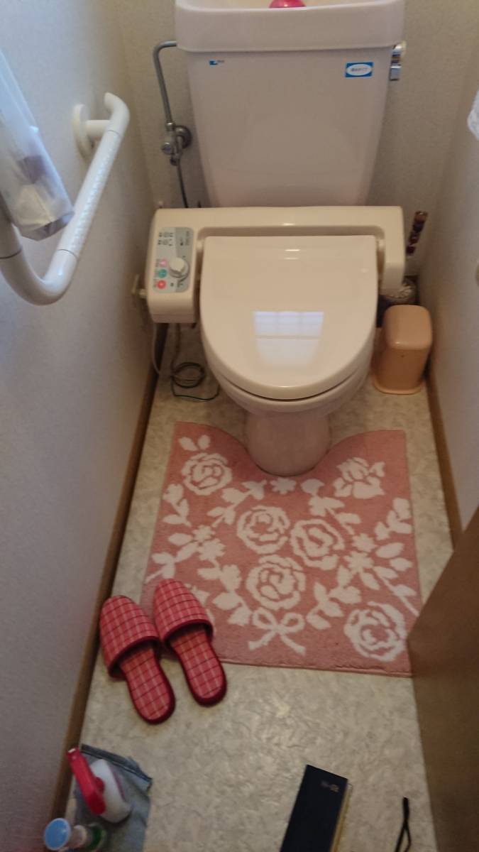 阪神北トーヨー住器のトイレ取替施工例の施工前の写真1