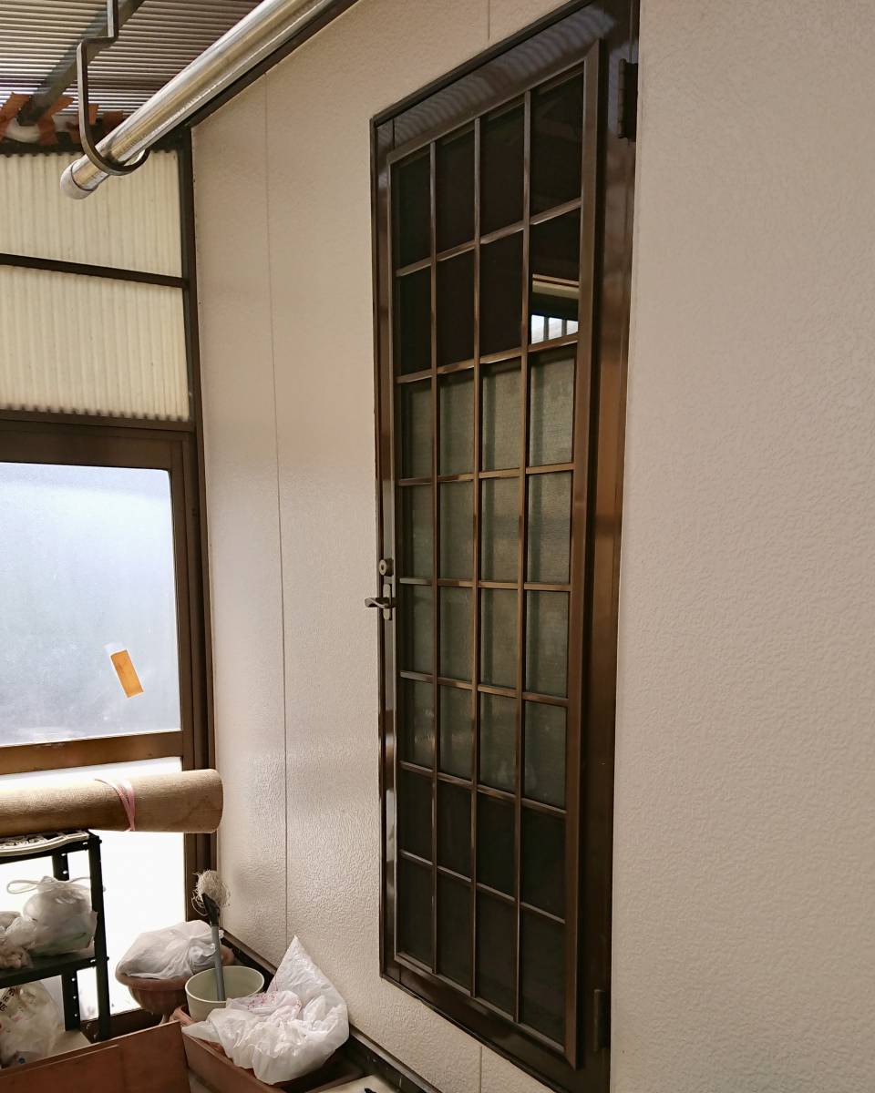 セイワ四日市店の勝手口ドアのお取替えですの施工前の写真1