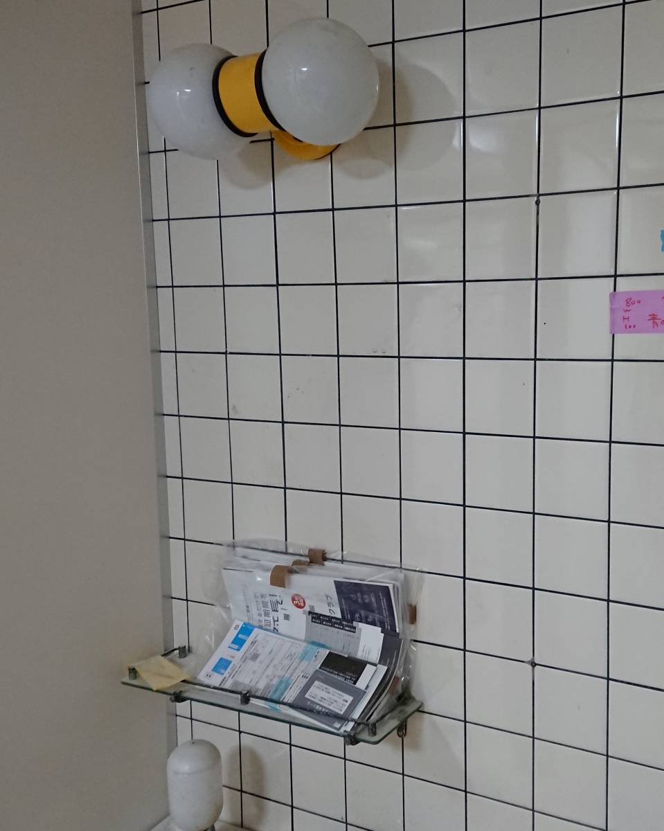 セイワ四日市店の神社トイレの鏡取付の施工前の写真1