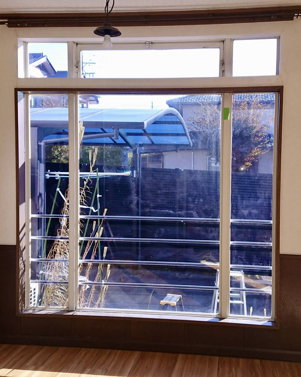 セイワ四日市店の嵌め殺し窓から引違窓へお取替えの施工前の写真2