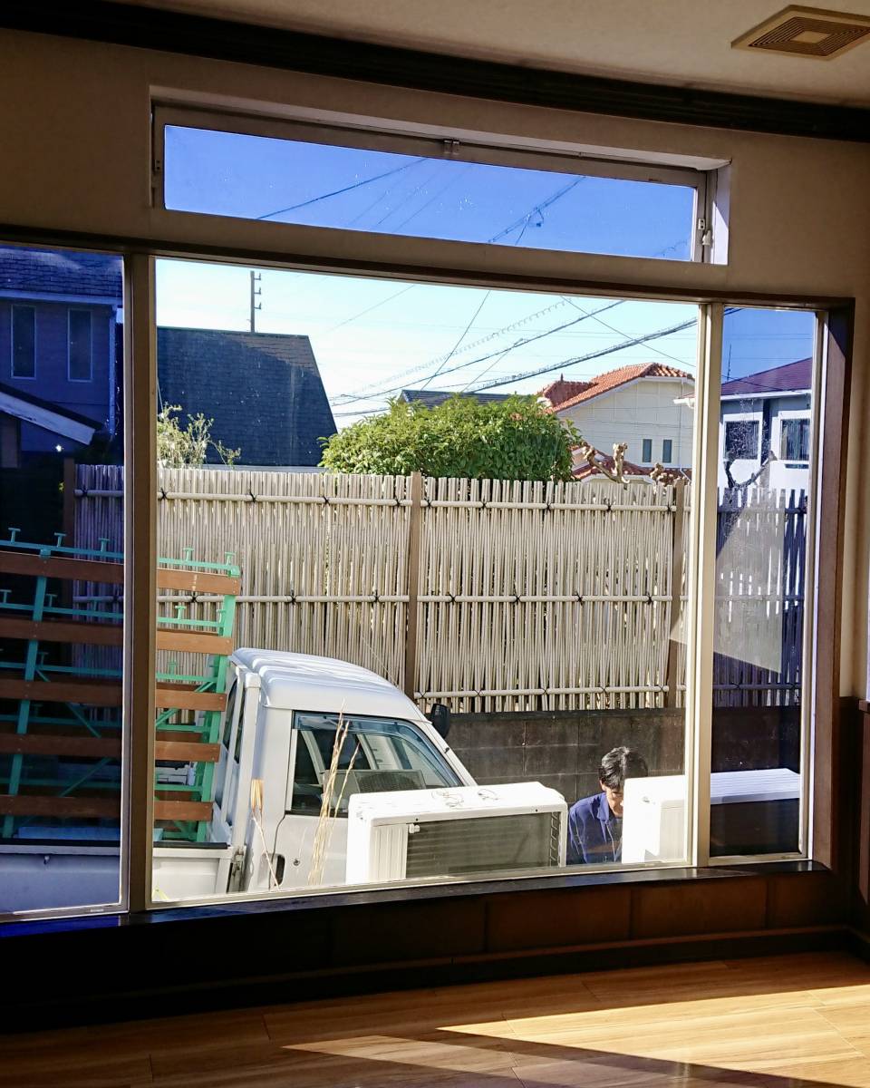 セイワ四日市店の嵌め殺し窓から引違窓へお取替えの施工前の写真3