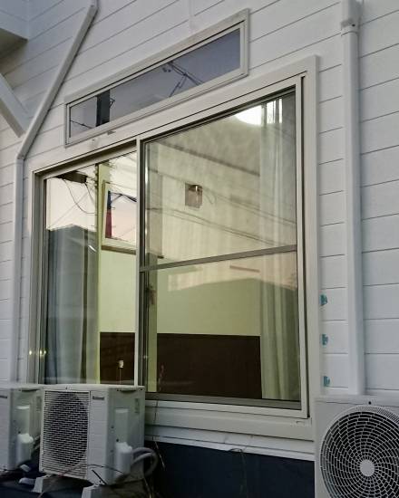 セイワ四日市店の嵌め殺し窓から引違窓へお取替え施工事例写真1