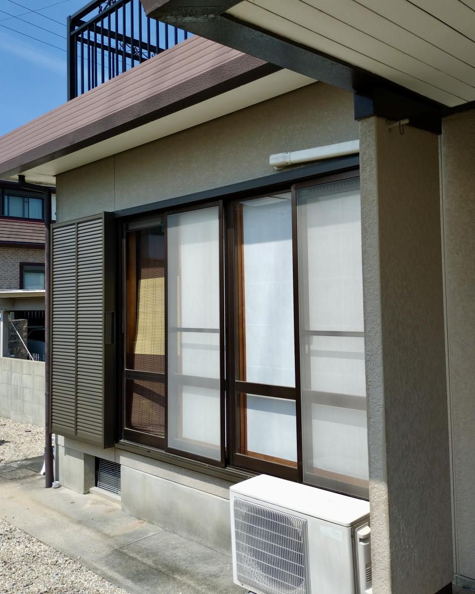 セイワ四日市店の雨戸一筋の取付の施工後の写真1