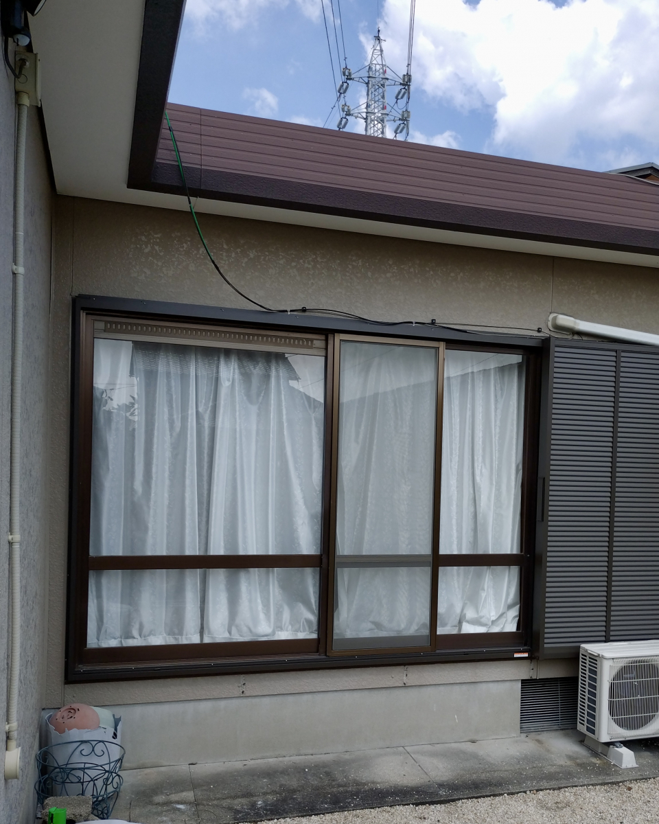 セイワ四日市店の雨戸一筋の取付の施工後の写真2