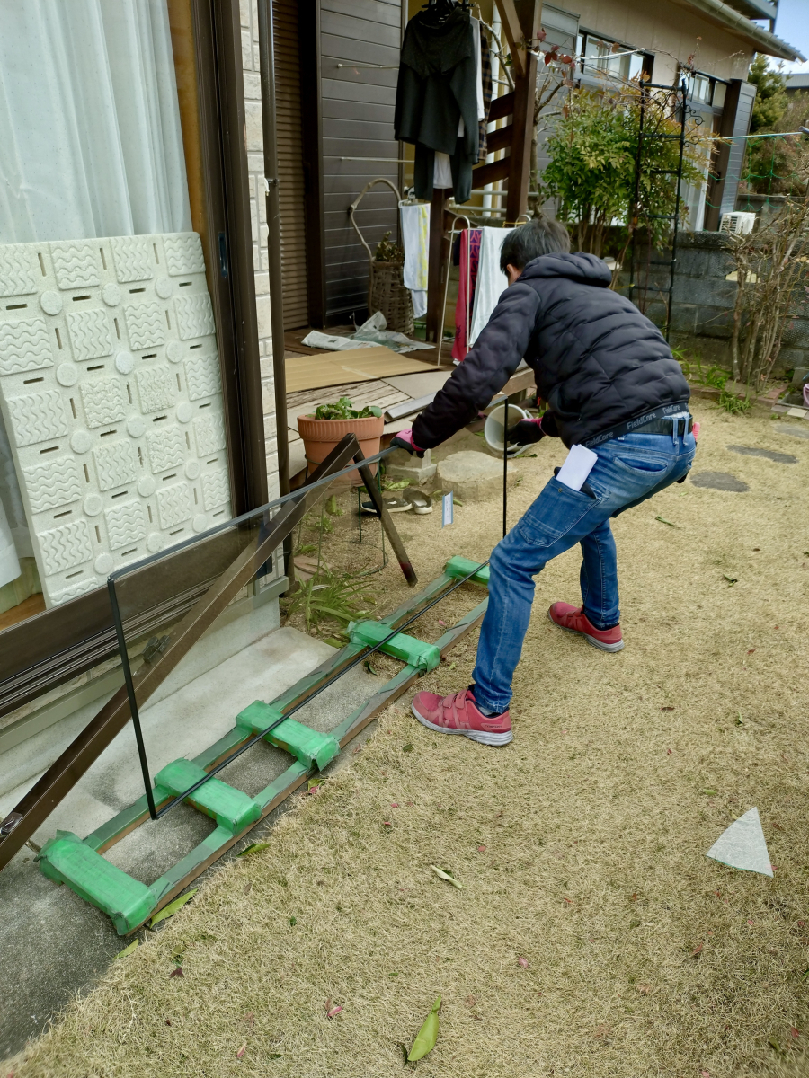 セイワ四日市店のガラス割れたためお取替えの施工前の写真3