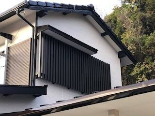 松本トーヨー住器の愛南町　コートライン格子取付の施工後の写真1