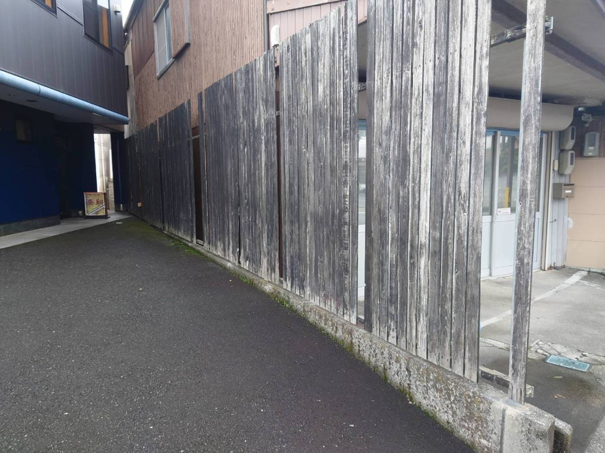 松本トーヨー住器の愛南町　フェンス工事の施工前の写真1