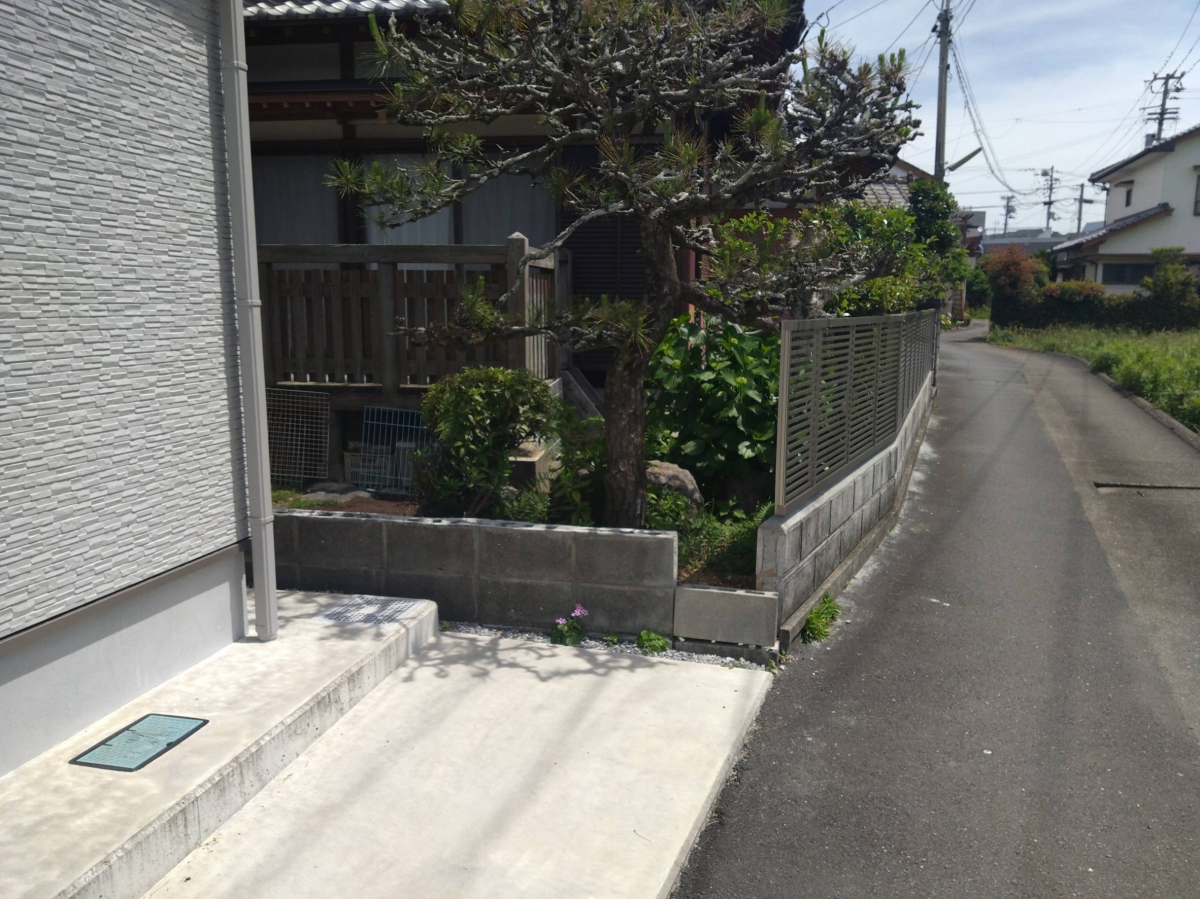 松本トーヨー住器の愛南町　フェンス工事の施工前の写真2