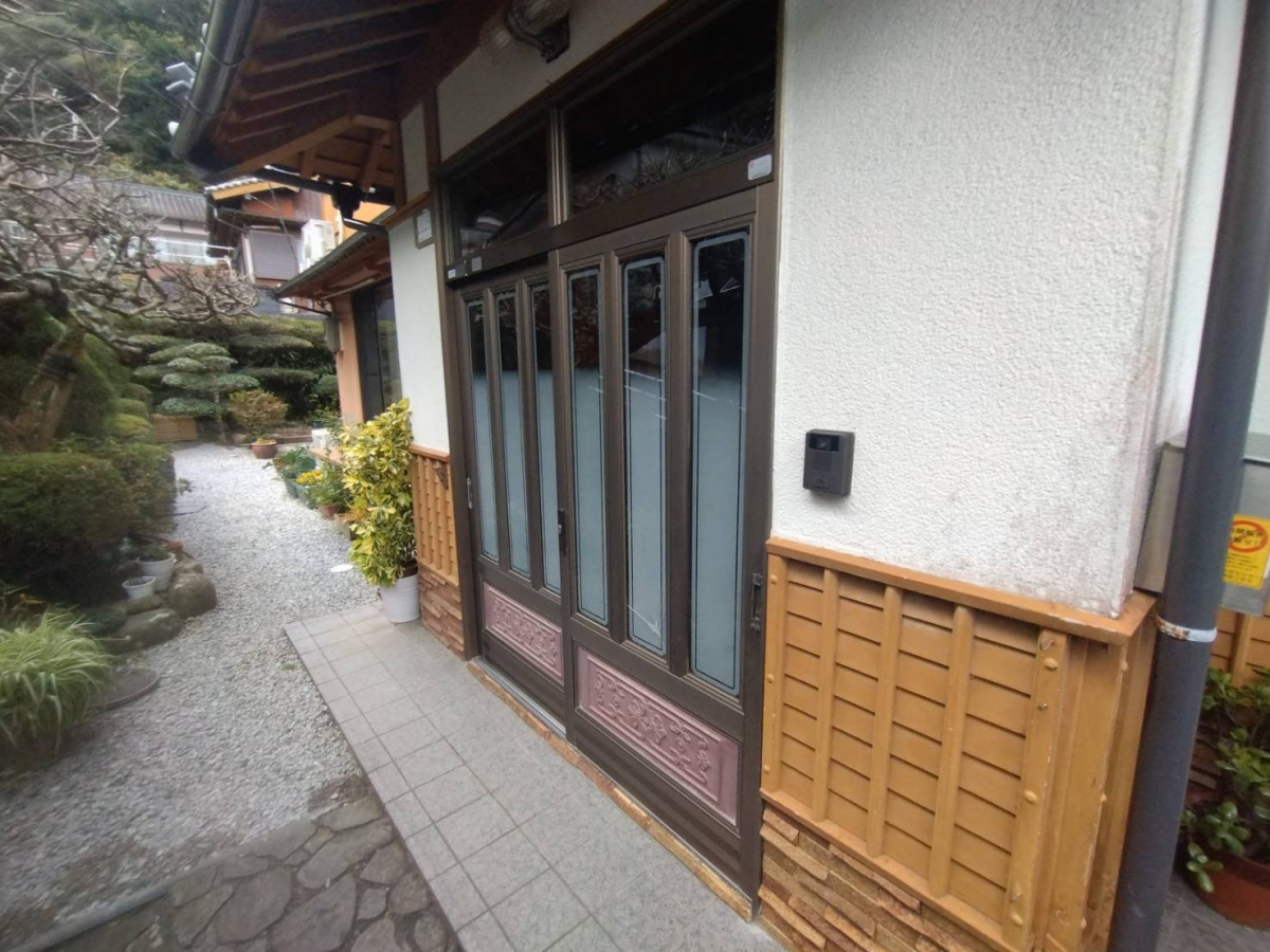 松本トーヨー住器の愛南町　玄関リフォームの施工前の写真1