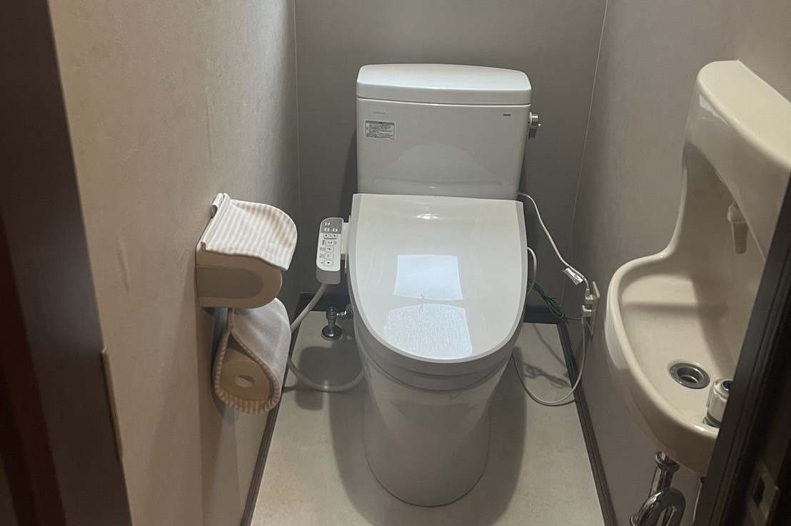 八戸トーヨー住器の八戸市　初のSNSからのご依頼！トイレ交換工事！の施工後の写真1